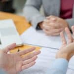 7 Praktische Manieren om Bezoekers bij je Beurs te Betrekken